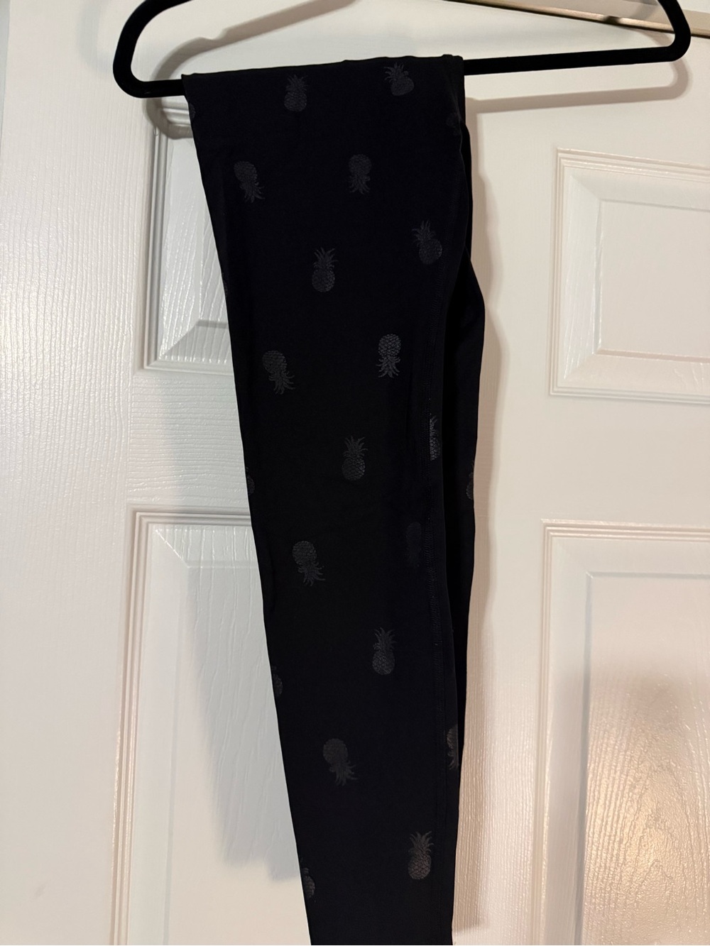 Beyond Yoga Black Leggings with Subtle Pineapple Jacquard